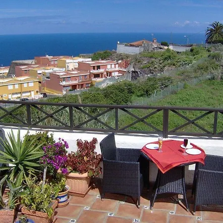 Apartamentos-monasterio-de-san-antonio-modernes-apartment-mit-balkon-und-meerblick *